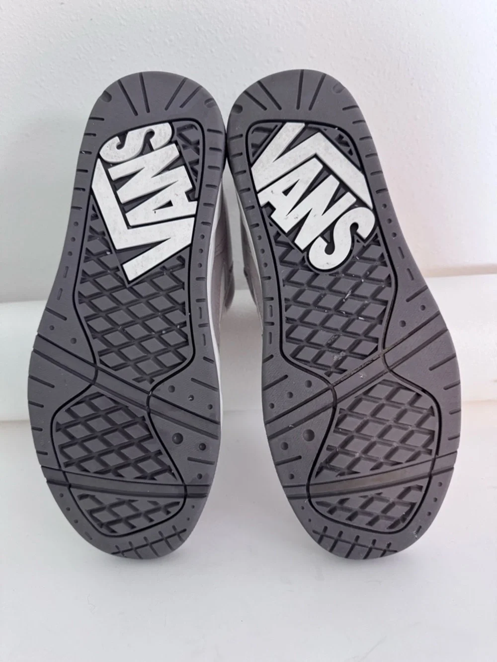 Vans Upland Retro Gray/White Low-Top Sneakers Leather/Suede Women’s 9 Euro 40 - Picture 6 of 7